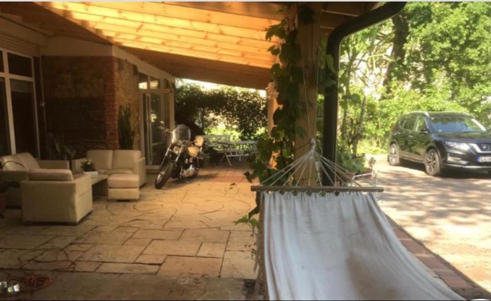 2 Story Free Parking Included Apartament